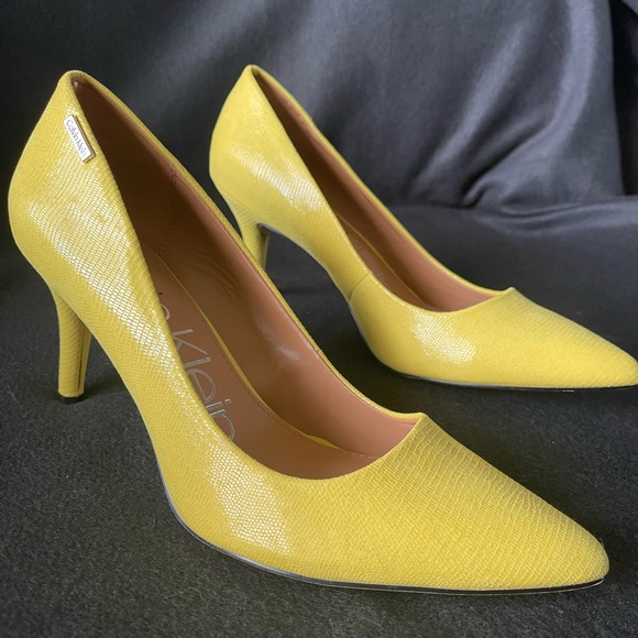 Spring Yellow Classic Pump Size 10,  Pointed Toe Reptile Textured Skin 3” Heel - Picture 1 of 8
